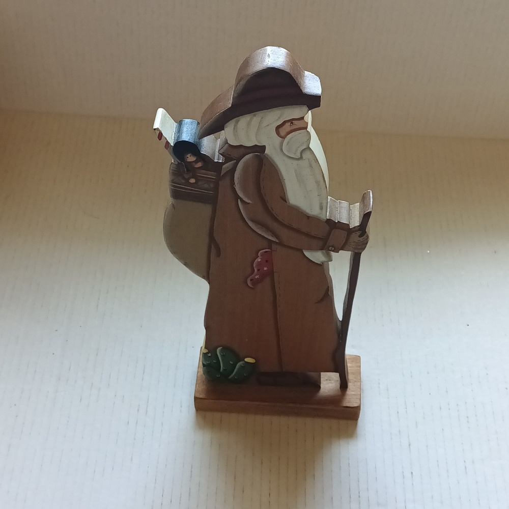 Folk Art Wood Grandeur Noel Rustic Santa Old Saint Nick Hand Painted Figurine
